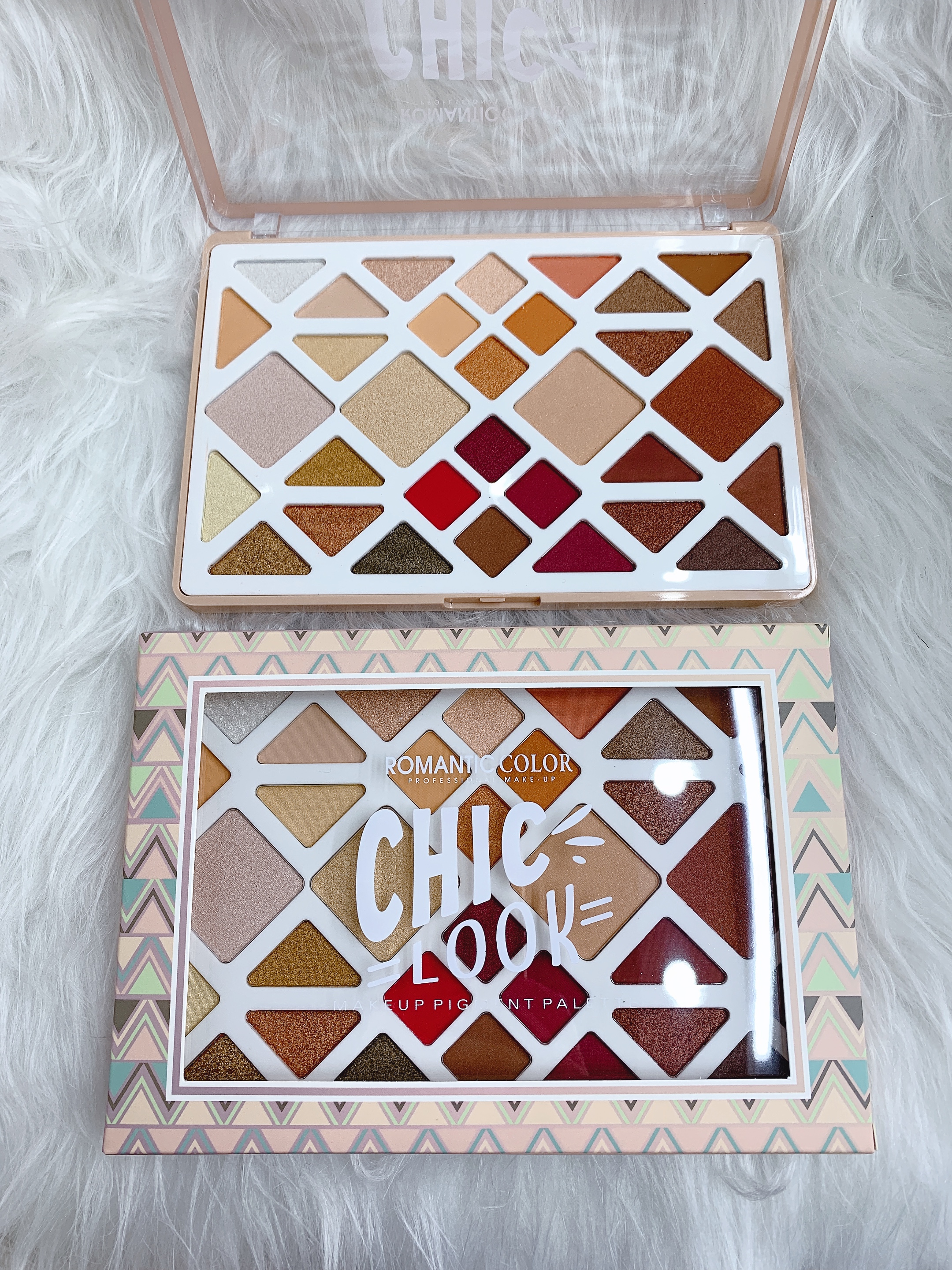 ROMANTIC COLOR CHIC LOOK EYESHADOW PALETTE|32 COLORS EYESHADOW PALETTE